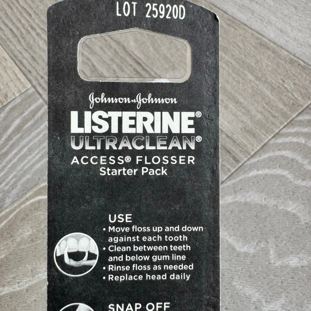 Listerine Ultraclean Access Flosser Starter Pack with Handle and 3 Heads White‎